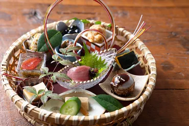 人気No.1は「おばんざい定食」！ 昼は定食、夜は居酒屋の顔を持つ理想の一軒が新宿御苑前に誕生 