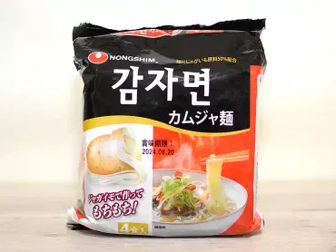 業務スーパーにある『農心 カムジャ麺』はもちもち麺とあっさりピリ辛スープの地味うま系 
