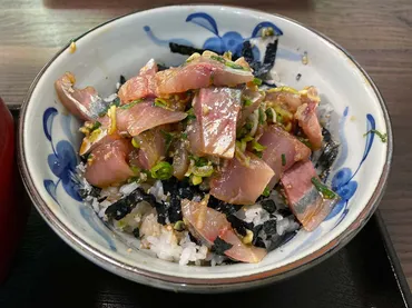 新鮮な鯵丼が人気の下田の国道沿いにある定食屋「上の山亭」