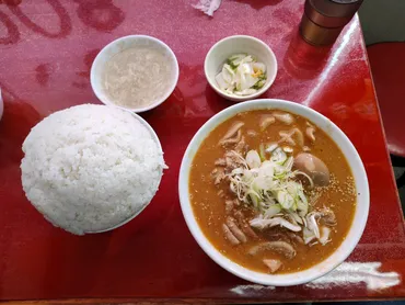 デカ盛り】とん平食堂(茨城県牛久市)「もつ煮定食(大)」と「ギョウザ」