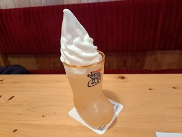 コメダ珈琲の新作期間限定ドリンク「クリームソーダ 白桃」の美味しい飲み方&食べ方