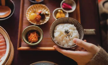 和食の正しいテーブルマナーとは。食べる順番とマナー違反について解説