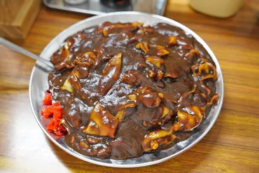 マルトマ食堂」二代目店主が破格の海鮮丼を作り続ける理由 