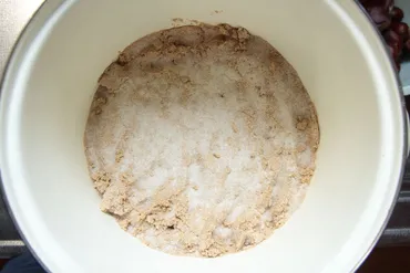 ぬか床の表面が白くなる？ 産膜酵母の特徴とカビとの違いについて 