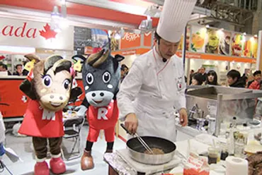 カナダビーフ国際機構、フーデックスに出展 試食アピール盛況 