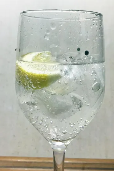 業務スーパーの炭酸水は圧倒的な安さが魅力！アレンジレシピと保存方法 