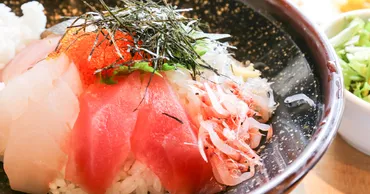 タイトル 【朝メシまで】絶品！金目鯛三色丼の市場の食堂 金目亭はどこにある？ 