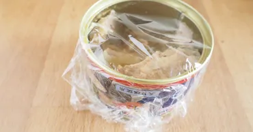 あ！やっちゃってた…缶にラップして冷蔵庫はNG？！開けた缶詰の正しい保存方法とは？