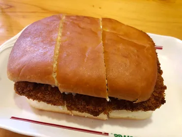 気軽に食べに行けるローカル飯。名古屋の味をパンで挟んだコメダ珈琲店の「みそカツパン」 