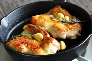 レシピ 皮パリパリ！鶏モモ肉を使った『チキンステーキ』とマスタードソース 