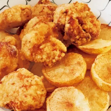 とり肉のガーリックから揚げ【by 新谷友里江さん】のレシピ・作り方【簡単&時短】