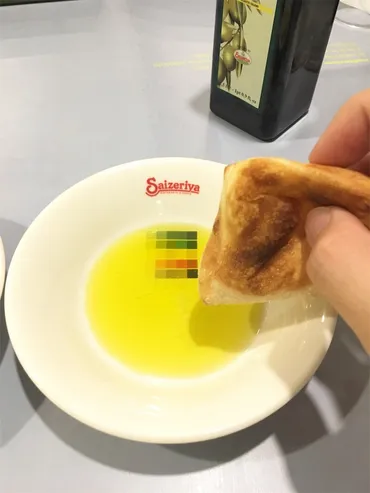 サイゼリヤのフォッカチオ+オリーブオイル+塩=最高に美味しい