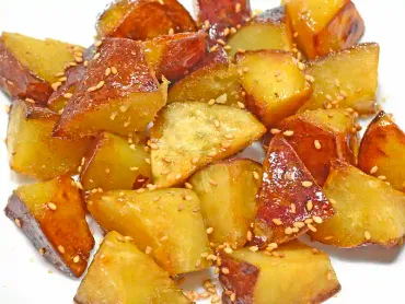 業務スーパーの『さつまいも 皮付き乱切りタイプ』は使い勝手よし! 定番レシピから意外なジャーマンポテト風まで……