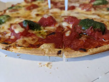 ピザハットのスペシャルクリスピー生地ってどうなの?薄いから他より損?