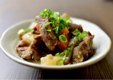 牛すじ煮込みの作り方を紹介】ホロっと美味しくさせるコツをプロが伝授 – 牛すじボイル下処理済販売・カレーおでん串煮込み