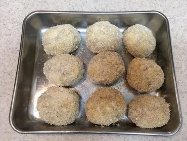 コロッケの冷凍、ベストなタイミングは揚げる前!おいしさ続く冷凍方法とは?