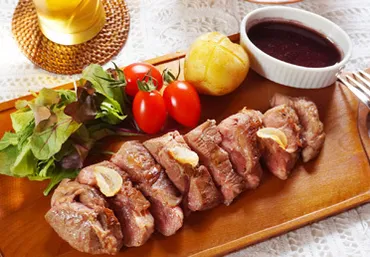 赤ワインとわさびのソースで食べるラムステーキ 作り方(洋食/メインのおかず)