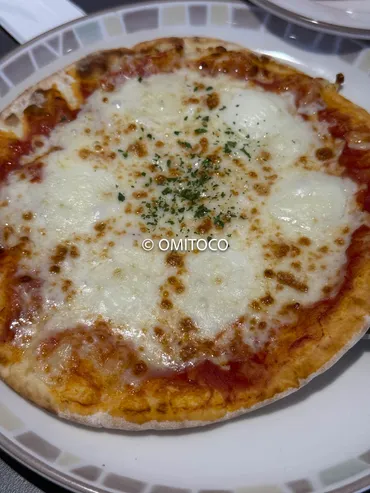 サイゼリヤのピザ徹底解説！持ち帰りピザの種類やテイクアウトのコツは？サイゼリヤのピザ、テイクアウト、メニュー、口コミを徹底調査！