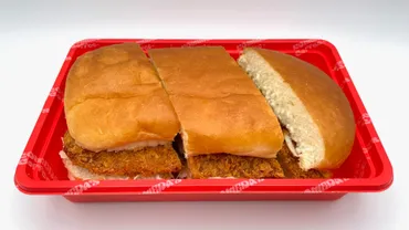 コメダ珈琲店で「みそカツパン」をテイクアウトしてみた（進撃のグルメ） 