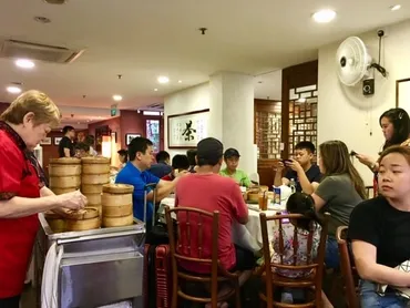 シンガポール飲茶はどこで食べる?在住者おすすめの絶品点心ガイド! (シンガポール、飲茶、点心?)シンガポール飲茶の世界へようこそ!ローカルから高級ホテルまで、おすすめの飲茶レストランをご紹介。