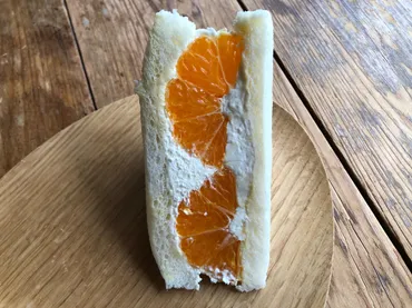 ローソンの「小さな幸せのフルーツサンド」は300円台で購入できる贅沢なスイーツ！ 