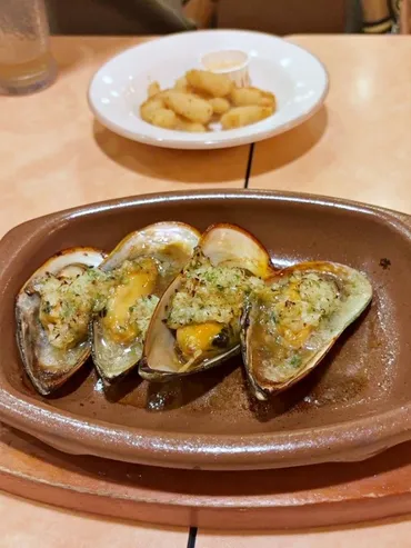 サイゼリヤで注文したムール貝から思わぬお宝が！？「しんじゅられない」「ラッキーすぎる」「今度私も頼む」驚きの声続々、31万いいね