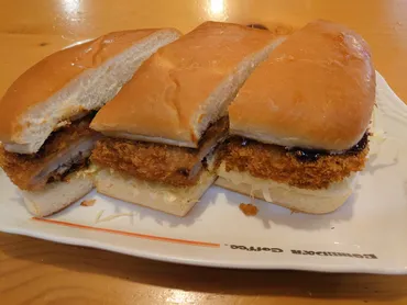 コメダ珈琲店で、ボリューム感のあるみそカツパンと、いつものアイスココア(モーニング付)。 