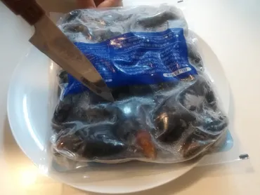 業務スーパーの「殻付ムール貝」は電子レンジやフライパンOK！簡単アレンジレシピも 