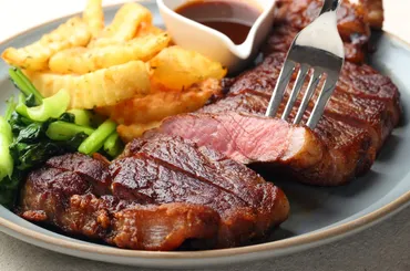 本当においしいステーキの焼き方レシピ！フライパンで簡単に初心者でも上手に焼くコツを解説 