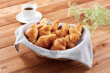 近畿圏ライフ】芳醇なバターの香りとサクふわ食感がたまらない！「小麦の郷」の看板商品「ミニクロワッサン」をさらにおいしくリニューアル 