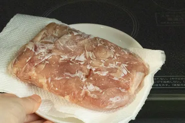 冷凍鶏肉のおいしい解凍方法！レンジ＆流水解凍の時間や失敗しないポイントを管理栄養士が解説します 