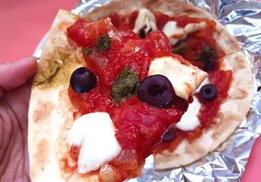 業務スーパー冷凍食品】ミラノ風ピザクラストが優秀 絶品マルゲリータが簡単に作れる 