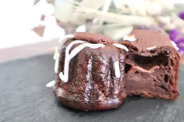 セブンの生食感ショコラカヌレ】コンビニカヌレ史上No.1かも 