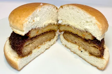 実食！コロッケ＆メンチカツバーガー（ローソン100）デカ盛りチャレンジ